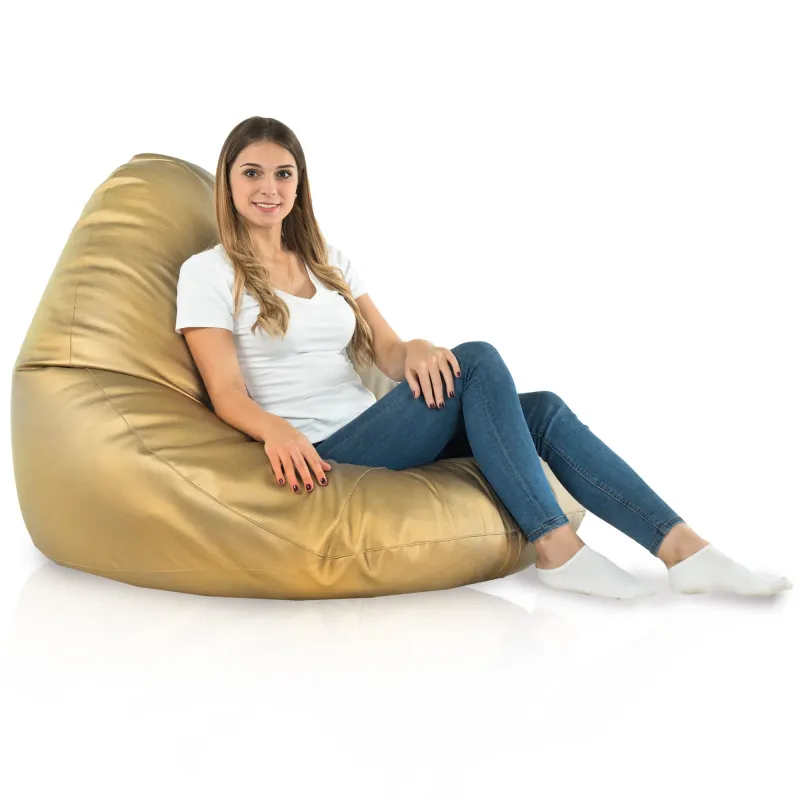 Suave puff pera dorado, ideal para rincones acogedores