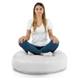 Elegante almohada redonda blanca para uso exterior, perfecta para terrazas