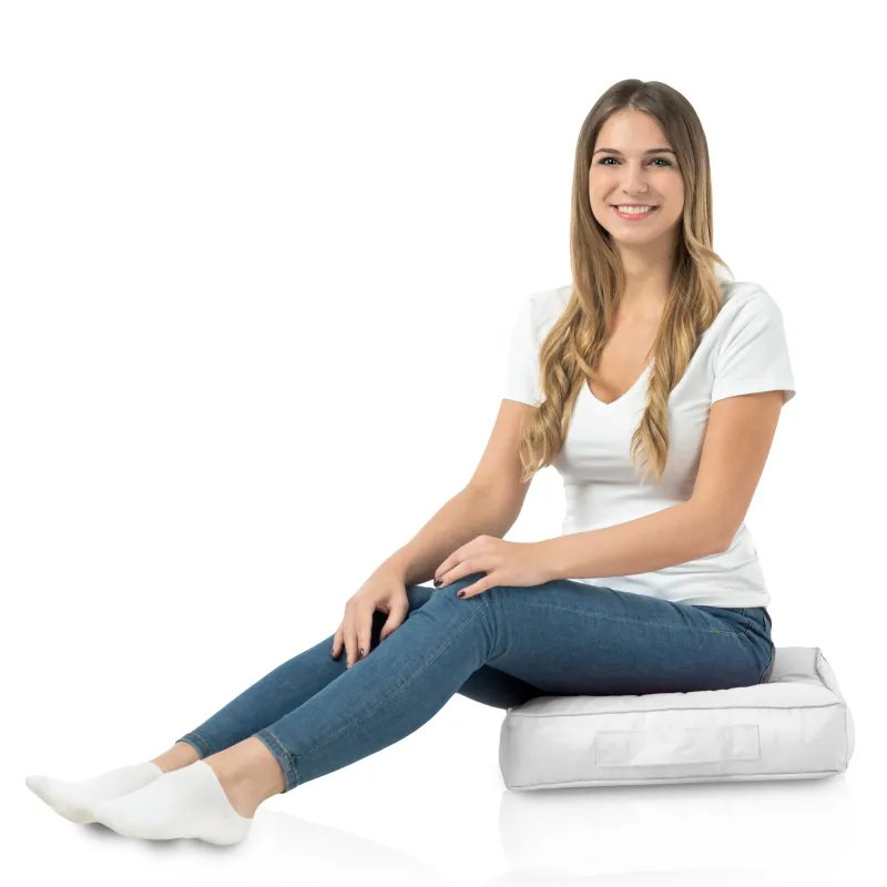 Cojín del asiento blanco suave y texturizado para mayor comodidad al aire libre