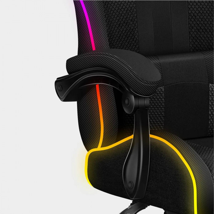 Reposabrazos blandos en la silla Force 4.7 RGB Mesh