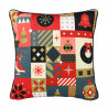 Almohada decorativa con adornos navideños