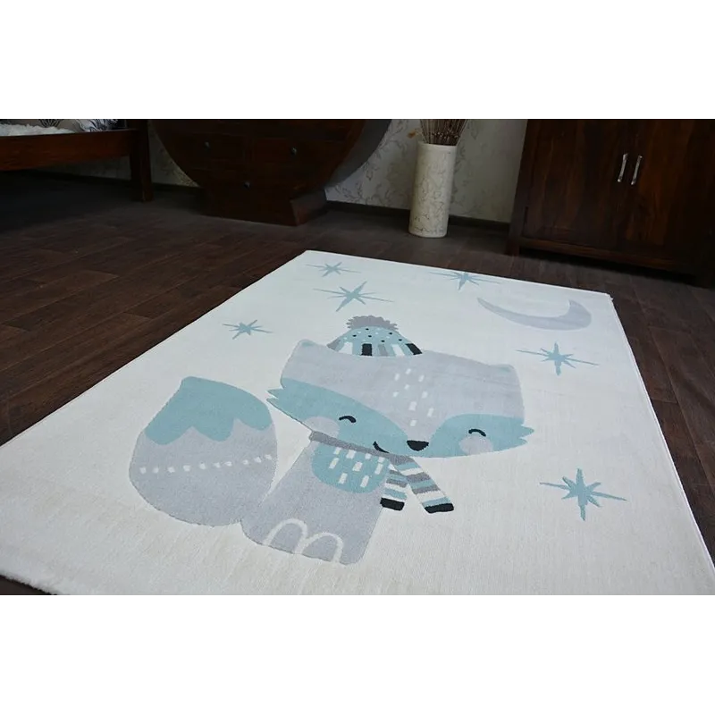 Alfombra suave con textura agradable, perfecta para relajarse en la sala