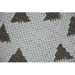 Alfombra de sisal con textura suave, perfecta para espacios contemporáneos