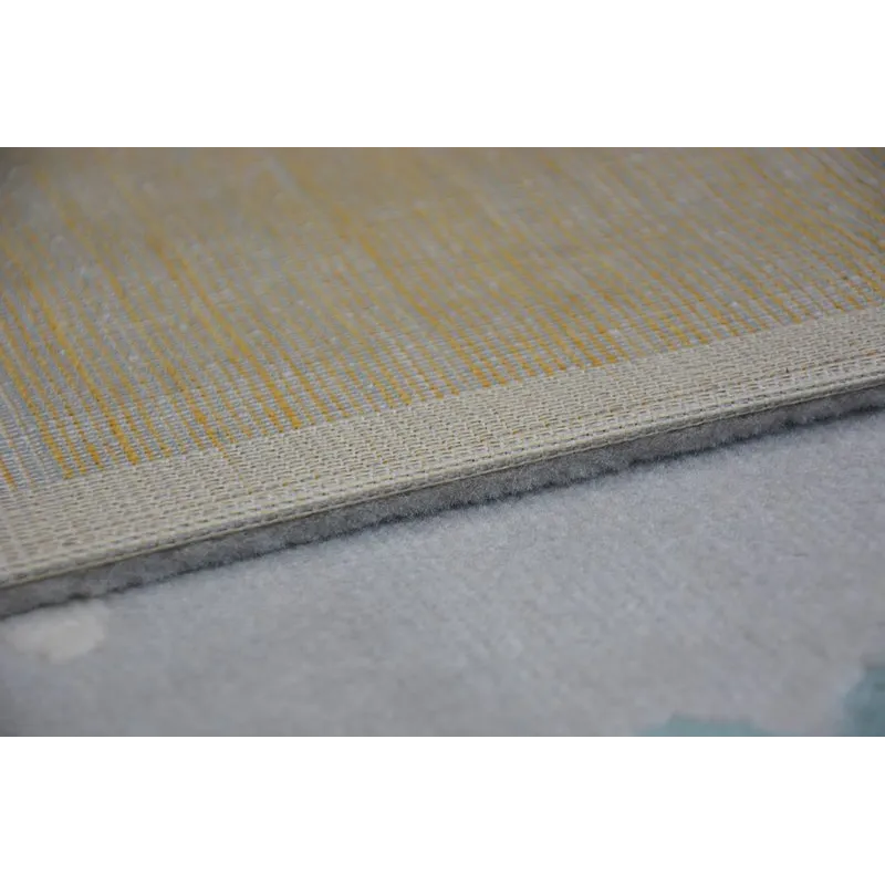 Alfombra de jardín en gris y crema con detalles turquesa