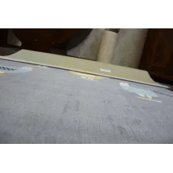 Alfombra de alta calidad, suave al tacto, ideal para espacios modernos y acogedores