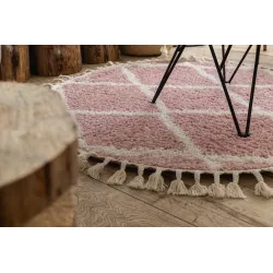 Alfombra moderna rosa y blanca, ideal para interiores elegantes