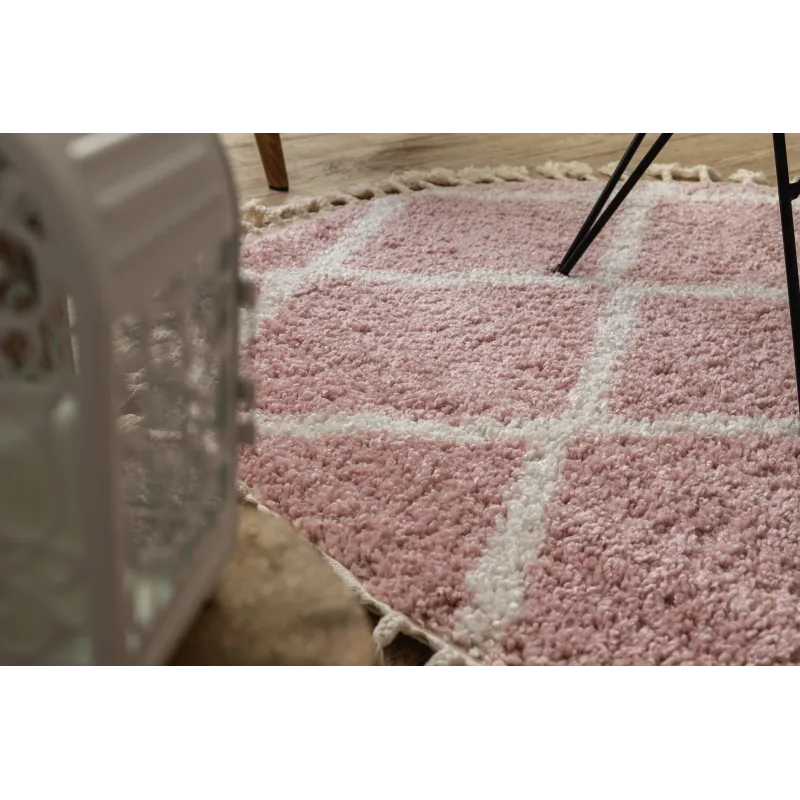 Alfombra shaggy suave en tonos rosas, ideal para dormitorios o salas