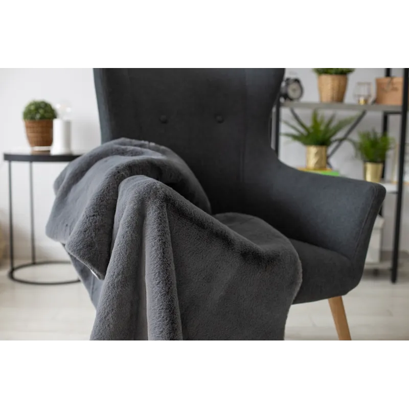 Alfombra de textura suave, perfecta para dormitorios acogedores