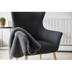 Alfombra NEW DOLLY con textura suave, ideal para dormitorios o salas de estar