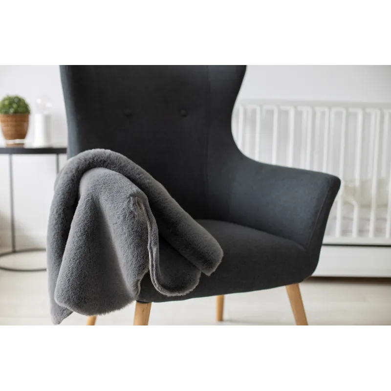 Alfombra NEW DOLLY con textura suave, ideal para dormitorios o salas de estar