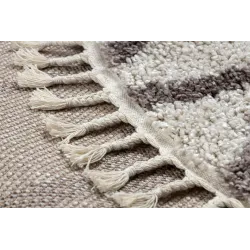 Alfombra suave con flecos, ideal para dormitorio o salón