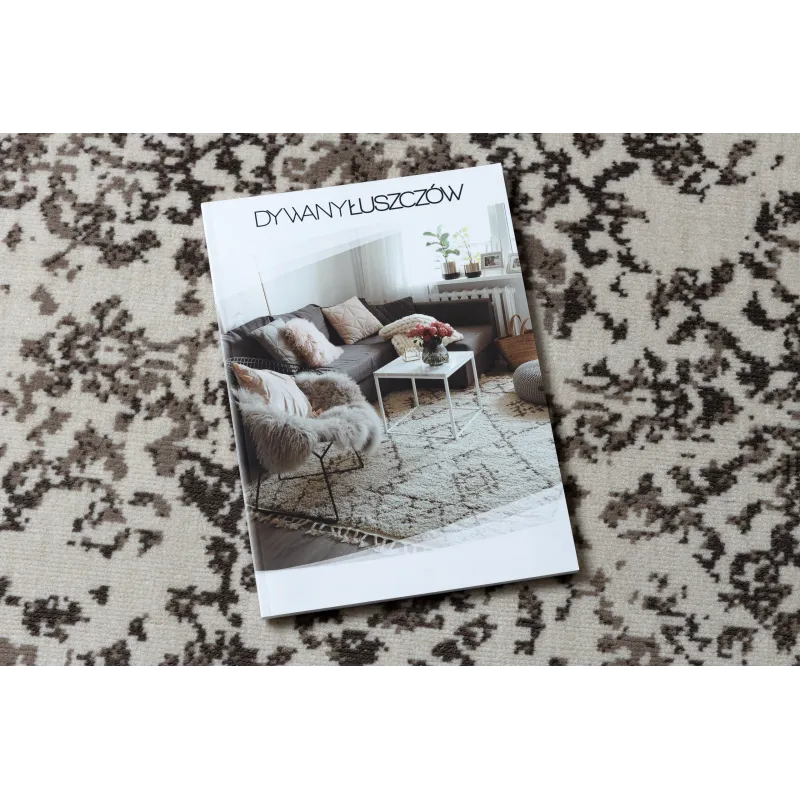 Alfombra vintage elegante beige, ideal para decoraciones clásicas