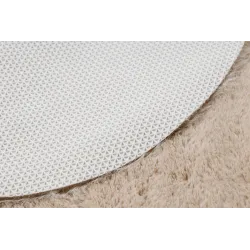 Alfombra shaggy versátil beige, ideal para jardín o terraza