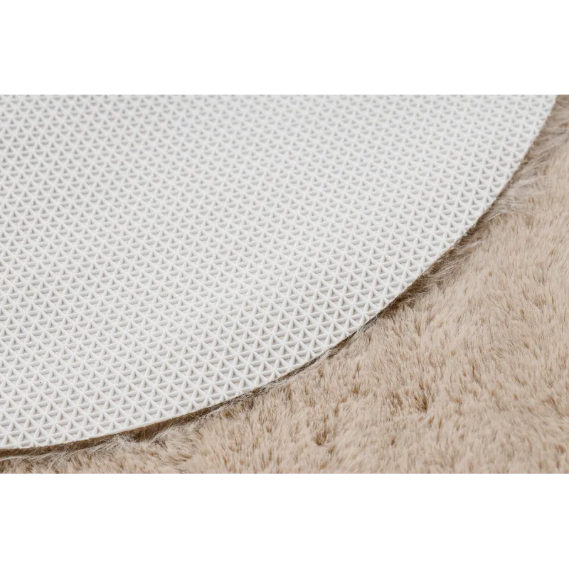 Alfombra shaggy versátil beige, ideal para jardín o terraza
