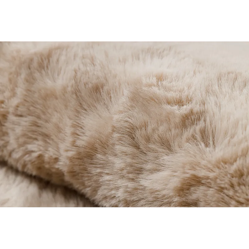 Alfombra shaggy práctica beige, ideal para la habitación infantil