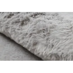 Alfombra elegante gris shaggy, ideal para decoración moderna