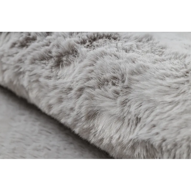 Alfombra elegante gris shaggy, ideal para decoración moderna