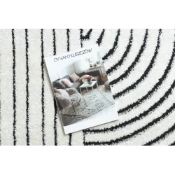 Alfombra moderna con diseño geométrico, estilo elegante, ideal para el salón