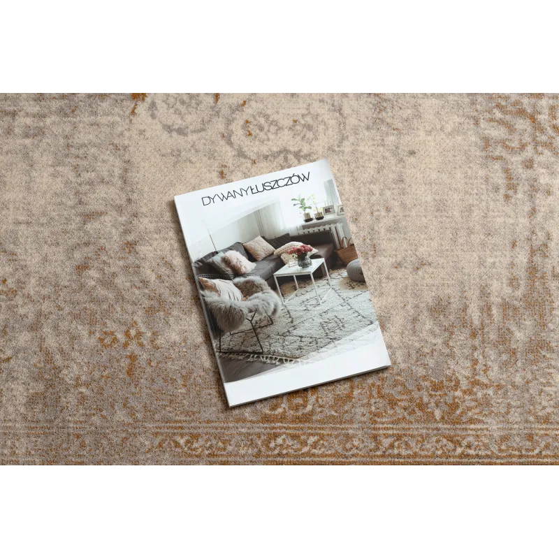 Alfombra beige, ideal para decoraciones modernas y elegantes