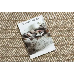 Alfombra de sisal en color beige, ideal para salones modernos