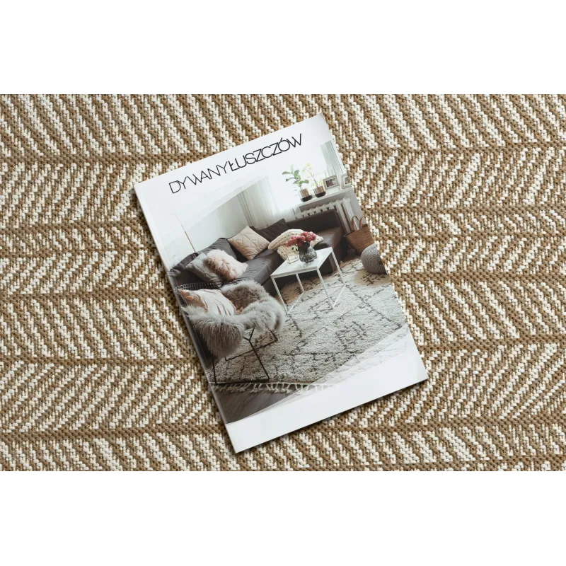 Alfombra de sisal en color beige, ideal para salones modernos