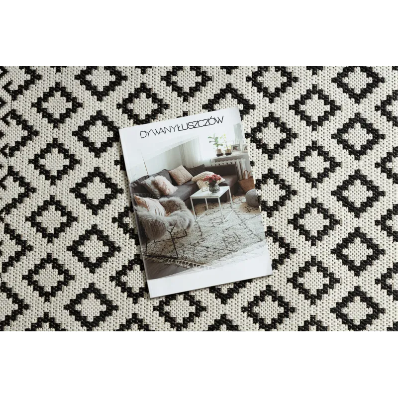 Alfombra elegante de sisal en crema y negro, ideal para el salón moderno