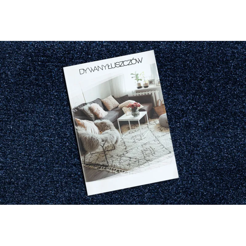Corredor moderno azul oscuro, perfecto para interiores contemporáneos