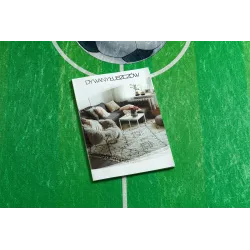 Alfombra infantil verde con diseño de campo de fútbol