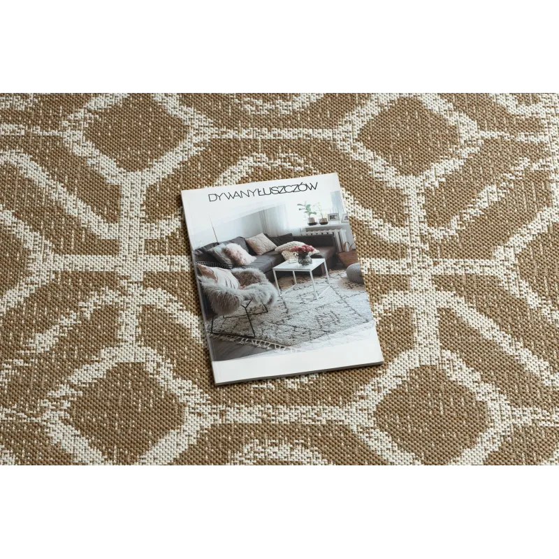 Alfombra de sisal beige con diseño geométrico