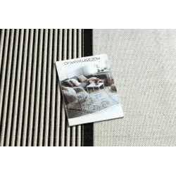Alfombra elegante de sisal en crema y negro, ideal para interiores modernos