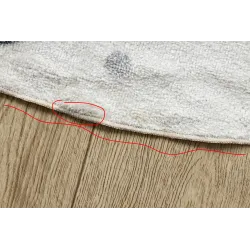Alfombra BONO 724 con textura suave, ideal para espacios modernos