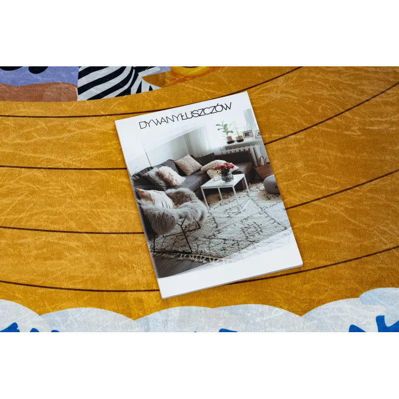Alfombra BAMBINO 2685 con textura suave, perfecta para que los niños jueguen