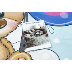 Oso de peluche en la alfombra BAMBINO 43030, suave y amigable para los niños