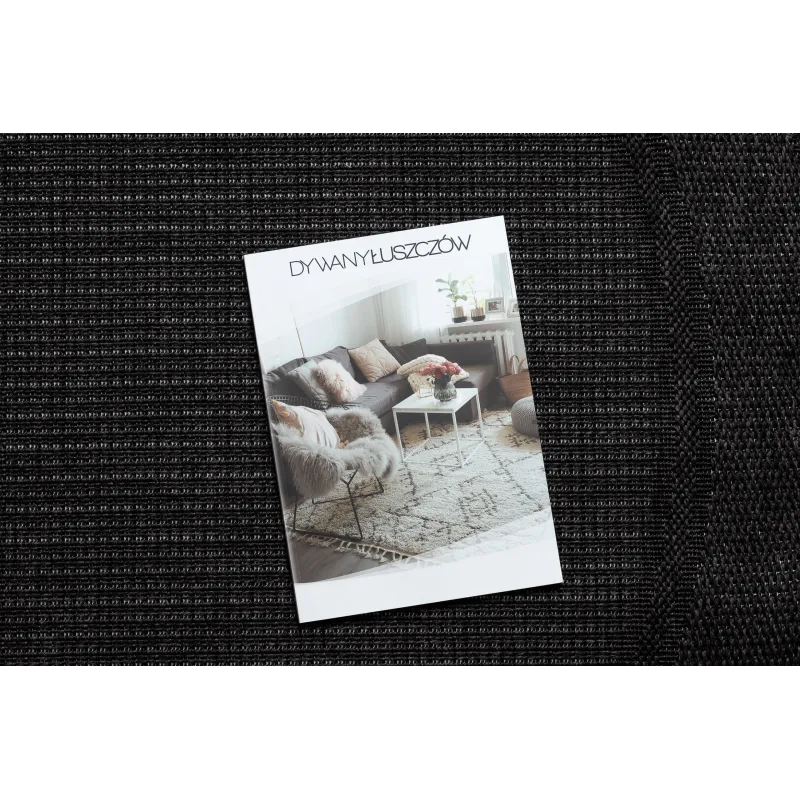 Alfombra circular negra de sisal, un toque elegante para exteriores