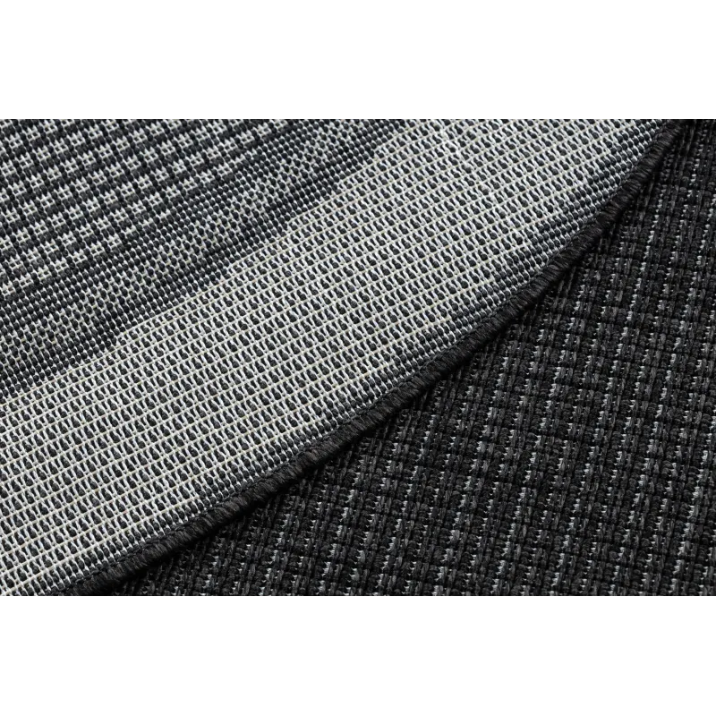 Alfombra de sisal con textura suave, perfecta para espacios modernos exteriores