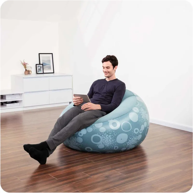 Sillón hinchable Bestway 75052 de material rojo, cómodo para uso exterior