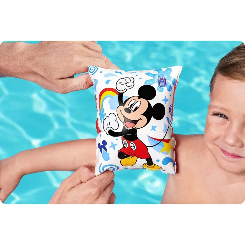 Manguitos Mickey azules, perfectos para jugar de forma segura en el agua