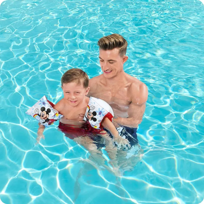 Manguitos Mickey, ideales para la diversión en la piscina y la playa