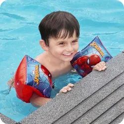 Manguitos Spiderman fabricados con material duradero para mayor seguridad