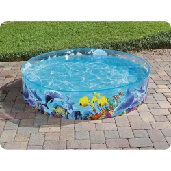 Piscina de jardín con diseño de pez, ideal para días de verano