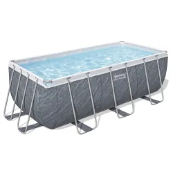 Piscina de jardín con estructura azul, ideal para la diversión de verano
