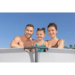 Piscina perfecta para relajarse en verano en el jardín Bestway 56406