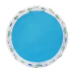 Piscina hinchable azul, ideal para el juego al aire libre de los niños