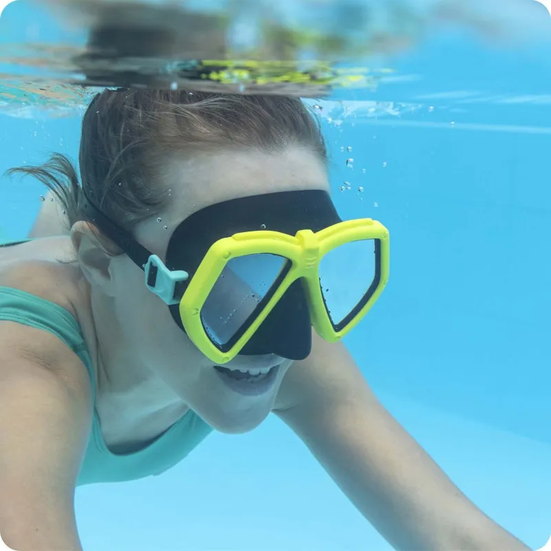 Máscara de natación amarilla elegante, perfecta para el verano