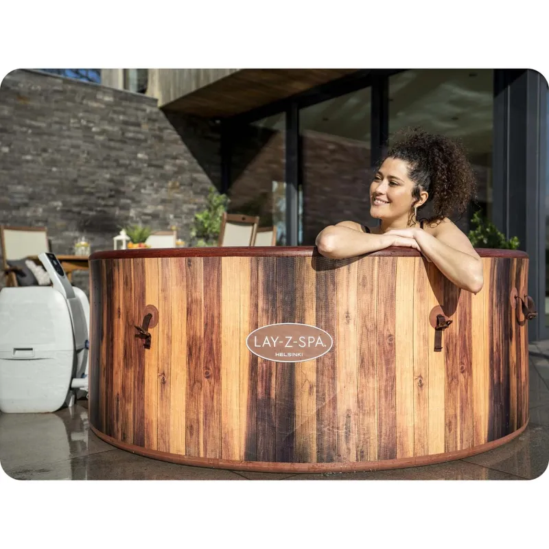 SPA hinchable Lay-Z Helsinki con un diseño elegante, perfecto para el jardín