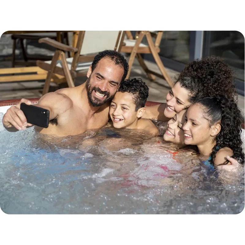 SPA hinchable Lay-Z Helsinki, perfecto para reuniones con amigos en el jardín