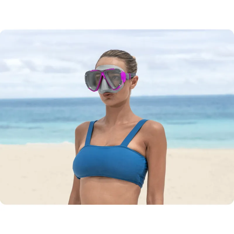 Máscara de natación púrpura, un accesorio elegante para la diversión acuática de verano