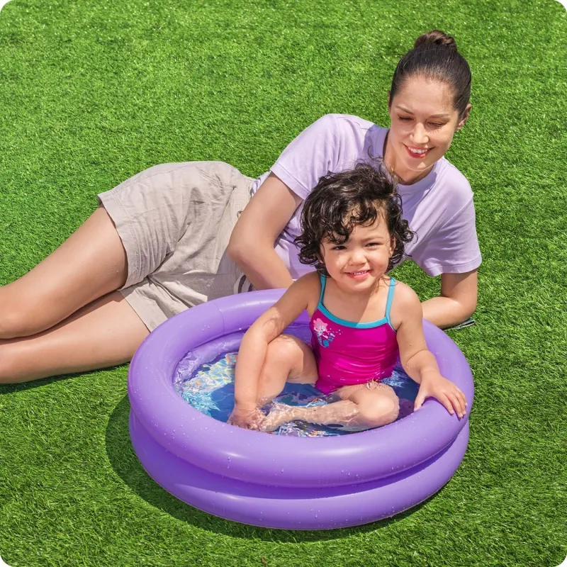 Piscina hinchable turquesa, perfecta para actividades al aire libre en verano