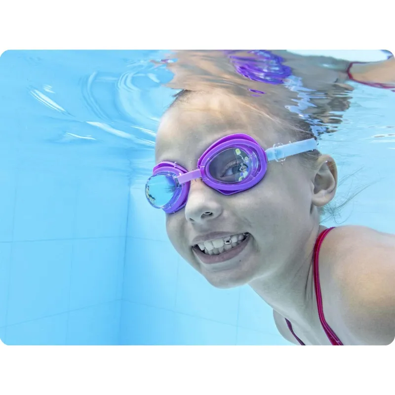 Gafas de natación coloridas para niños, perfectas para la diversión de verano en la piscina