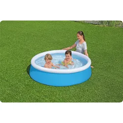 Piscina para niños que proporciona alegría y frescura en días calurosos